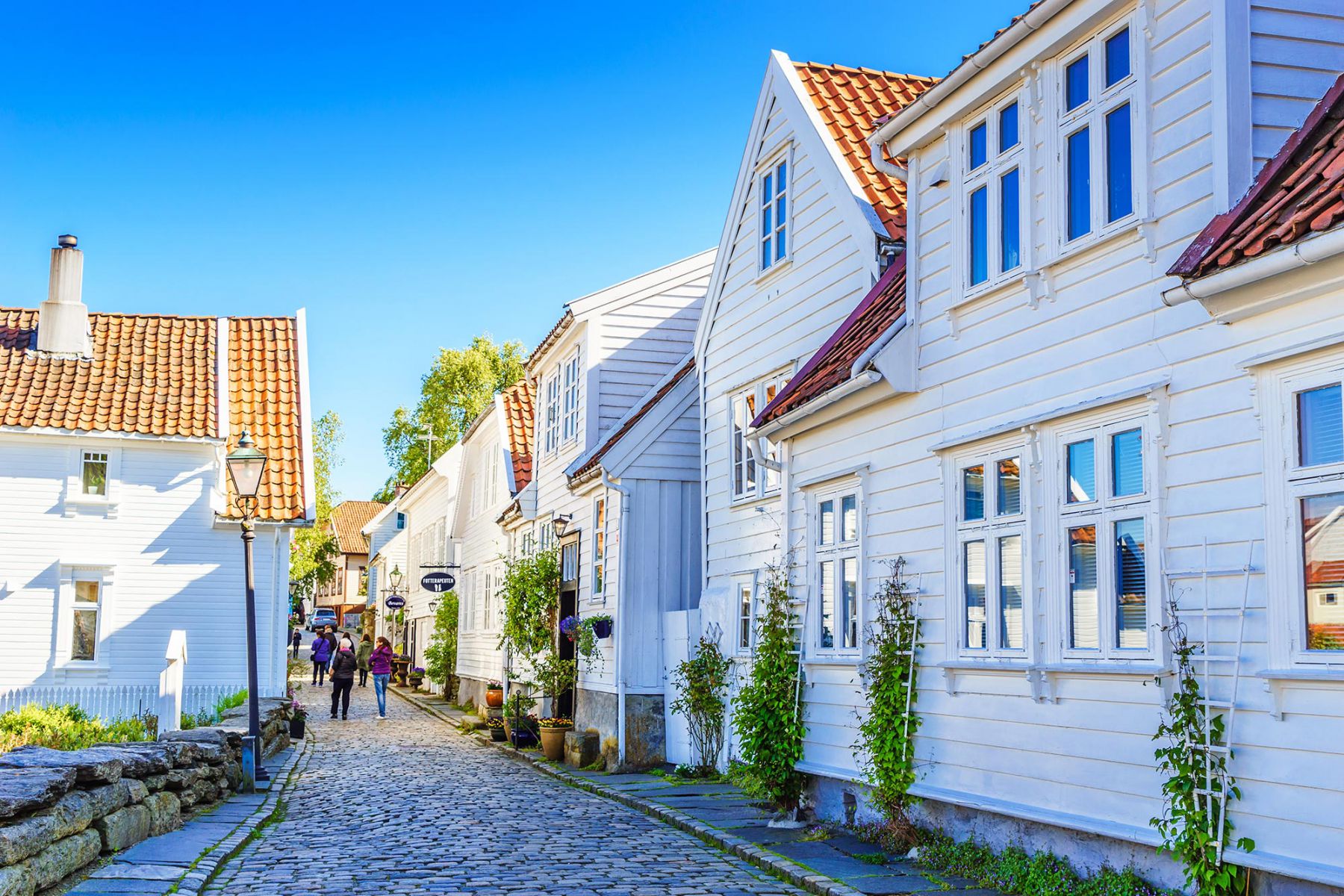 De kenmerkende witte houten huizen in het centrum van Stavanger