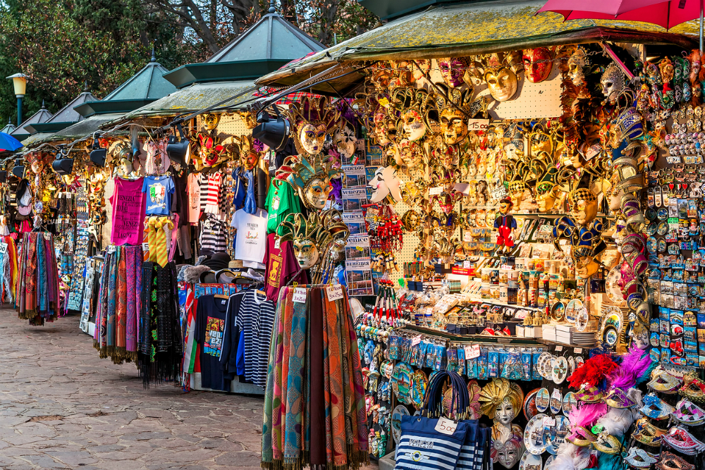 Shoppen in Venetie. Beeld: rglinsky (iStock)